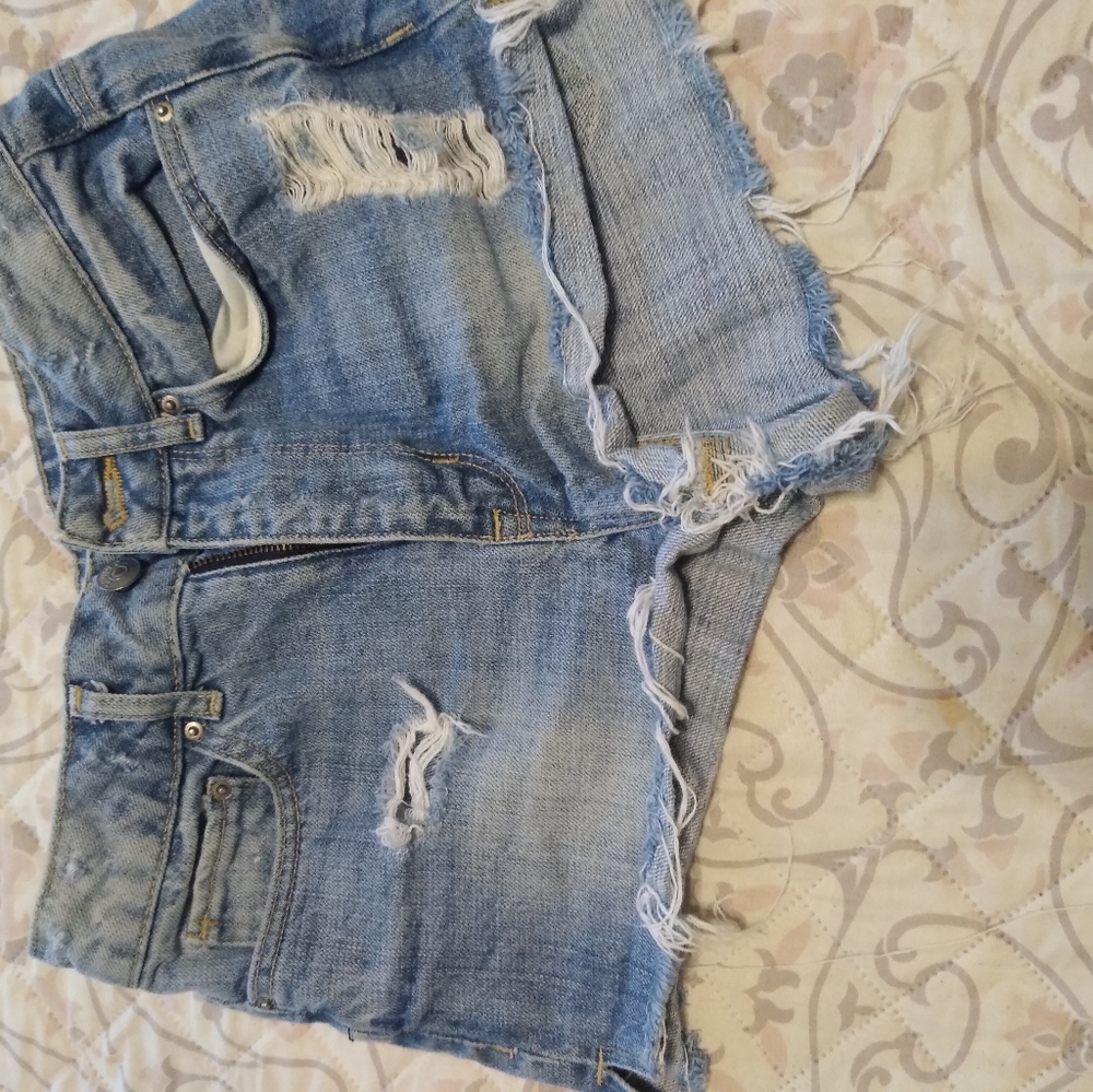 Ladies Jean Shorts - Picture 2 of 4